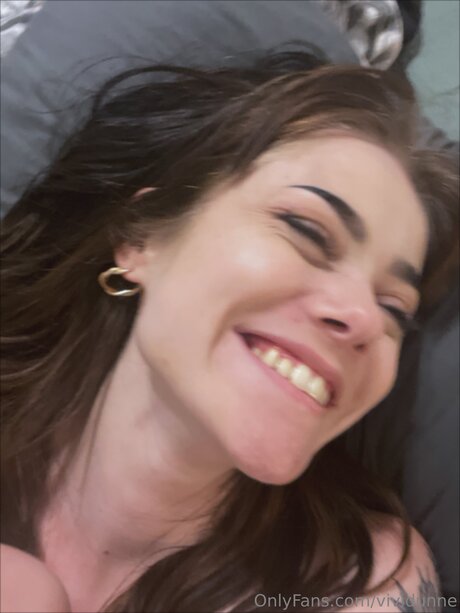 Vividunne hot pornstar img