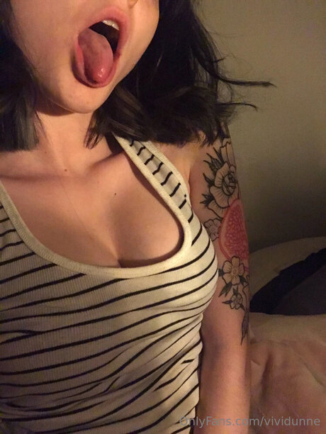 Vividunne star naked pic