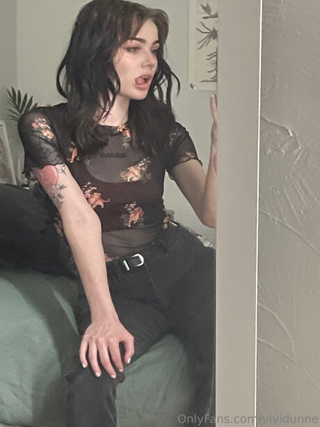 Vividunne model free photo