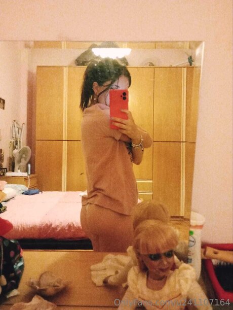 U241107164 top model photos