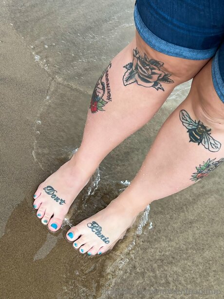 Notquiteapinup pornographic model photo