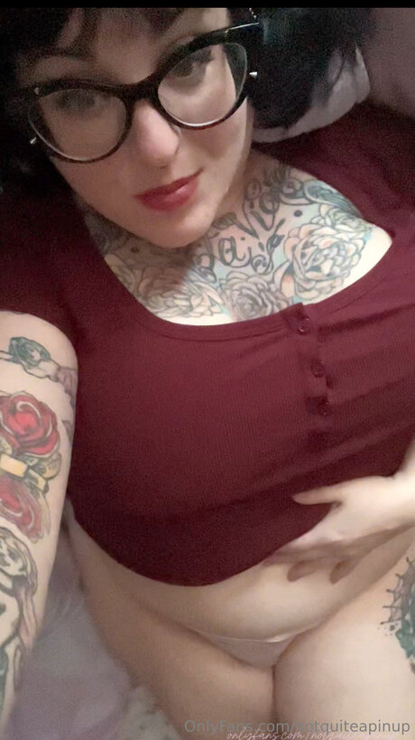 Notquiteapinup pretty pornstar archive