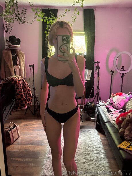 Sweetsangriaa naked actress archive