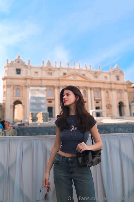 Anna Starlet perfect actress img