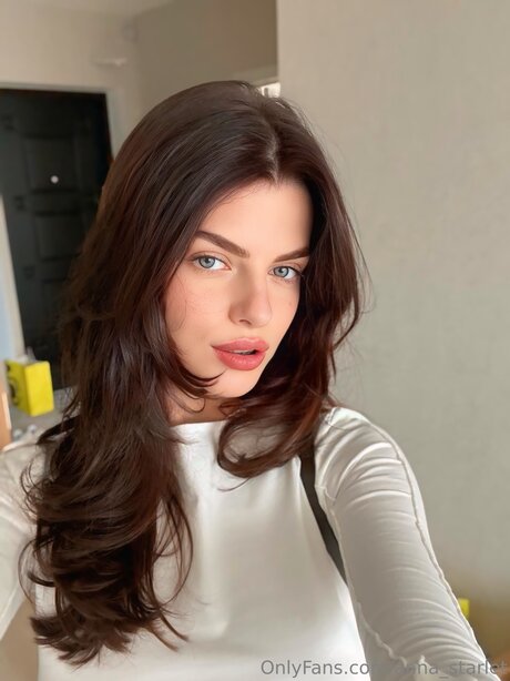 Anna Starlet nudes actress pictures