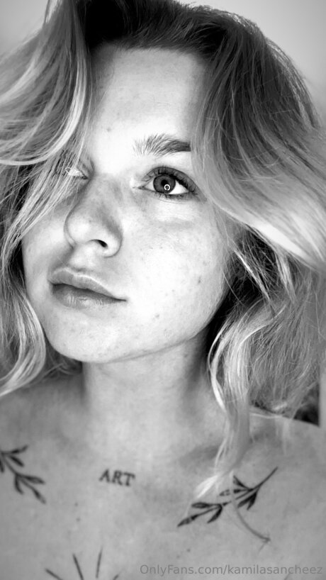 Kamiilamontoya model nudes pics