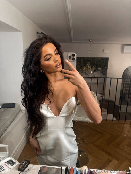 Sky Me model best pic