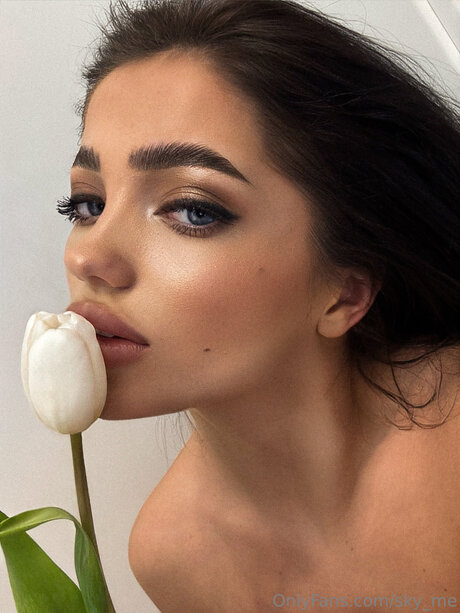 Sky Me nude model pictures