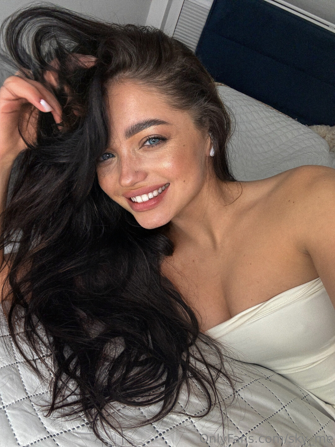 Sky Me pornstar hot photo