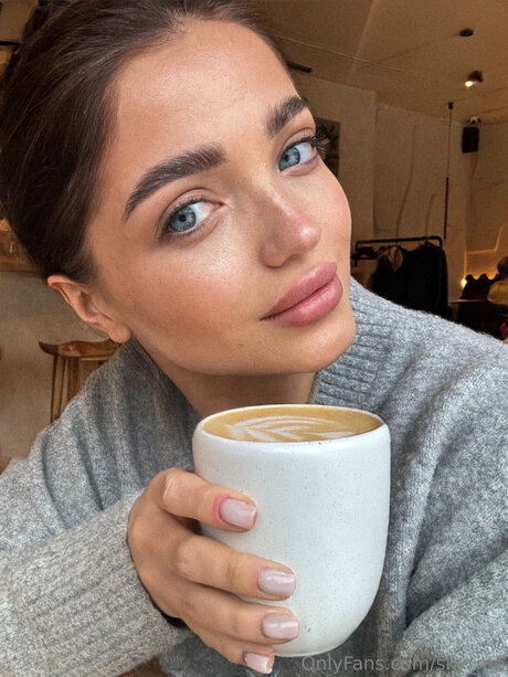 Sky Me sex actress photo