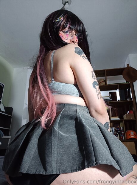 skinny brunette onlyfans naked picture