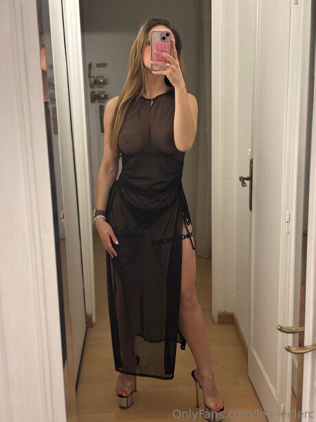 Lea Leclerc star naked pic