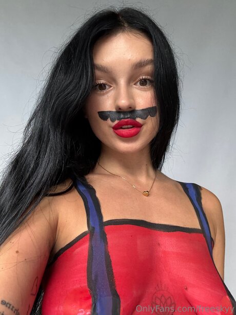 Freeskyy model naked galleries