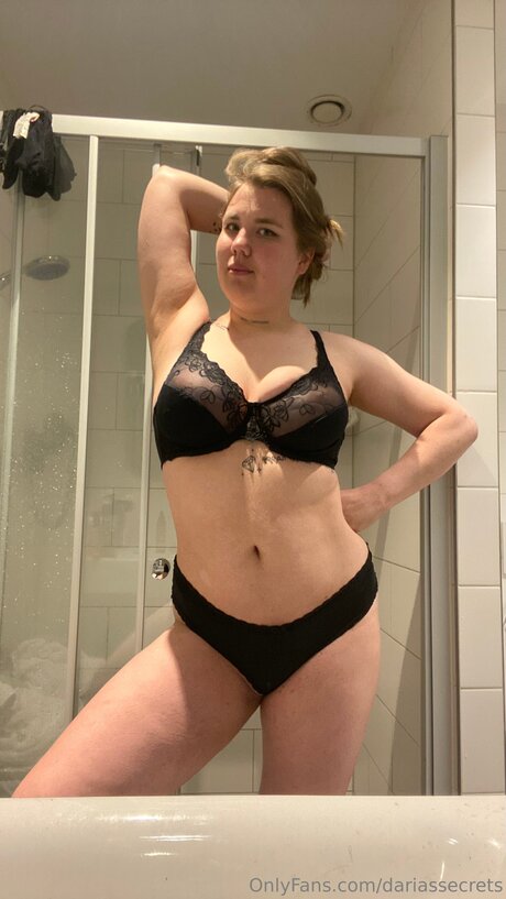 Dariassecrets hot star photo