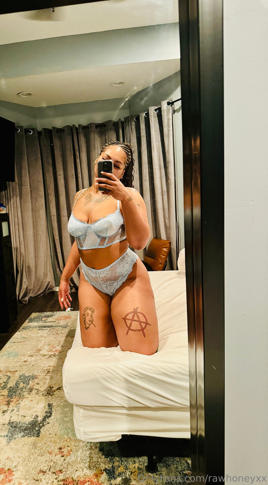 Rawhoneyxx star porn pic