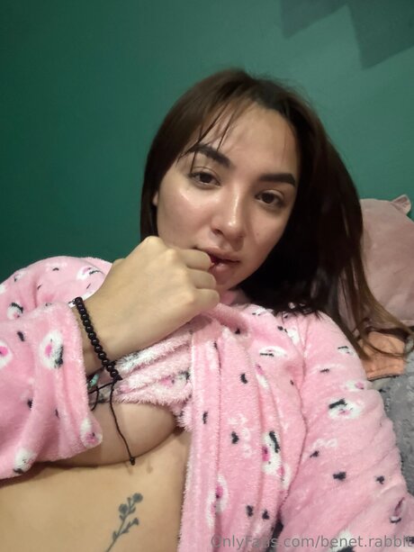 twerk onlyfans pornographic images