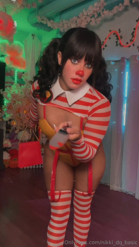 Nikki Dq Basic hot actress picture