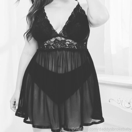 Daddysthickbabygirl model sexy photo