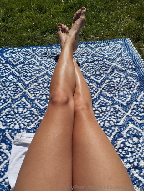 Bellavontroubles hot actress pics