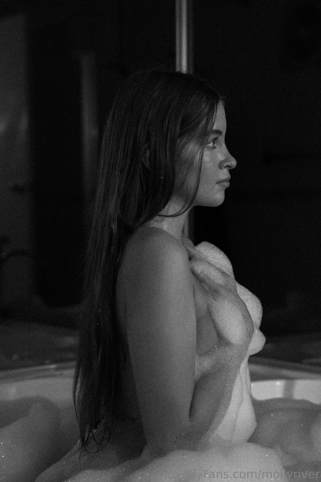 Mollyriver nude actress photo