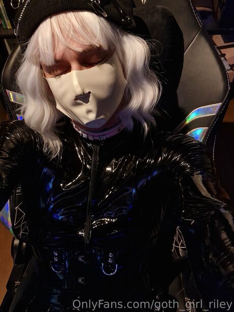 Goth Girl Riley model xxx gallery