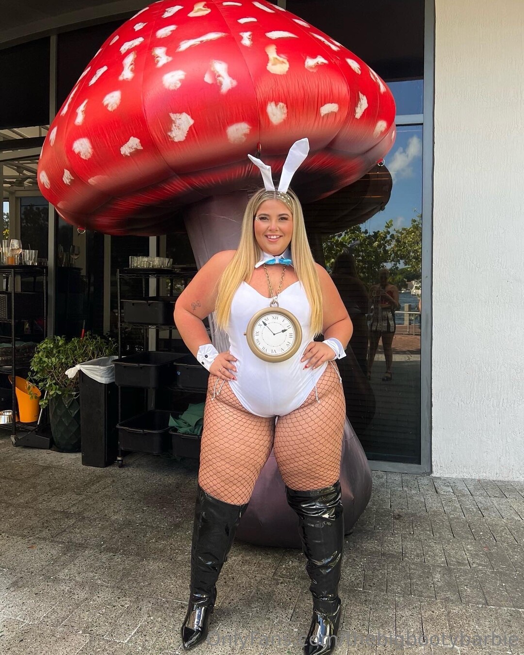 Thebigbootybarbie sexy star photos