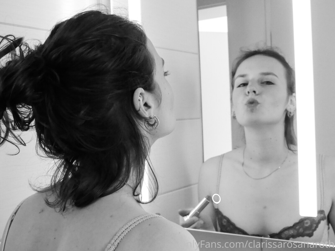 Clarissarosanaroth pornographic model pictures
