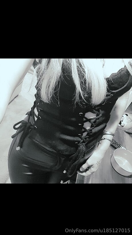 U185127015 pretty pornstar pictures