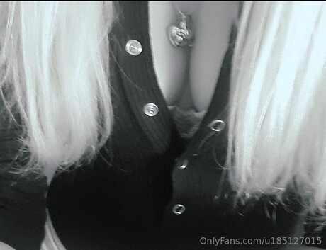 U185127015 model exclusive pics