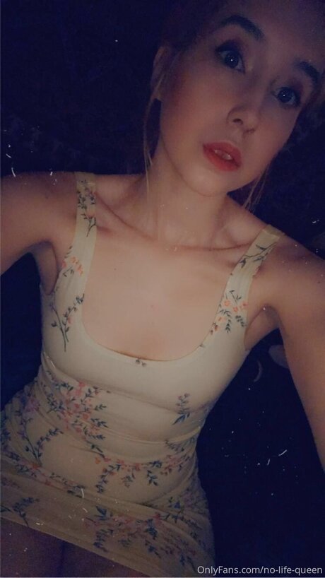 No Life Queen star pretty images