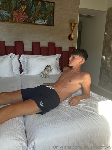 Lewisboothyvip model best img