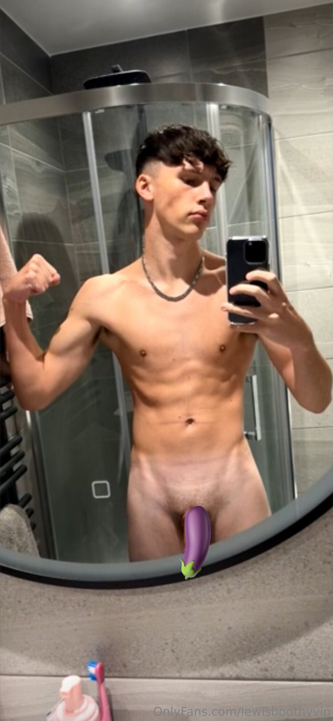 Lewisboothyvip pornstar picture