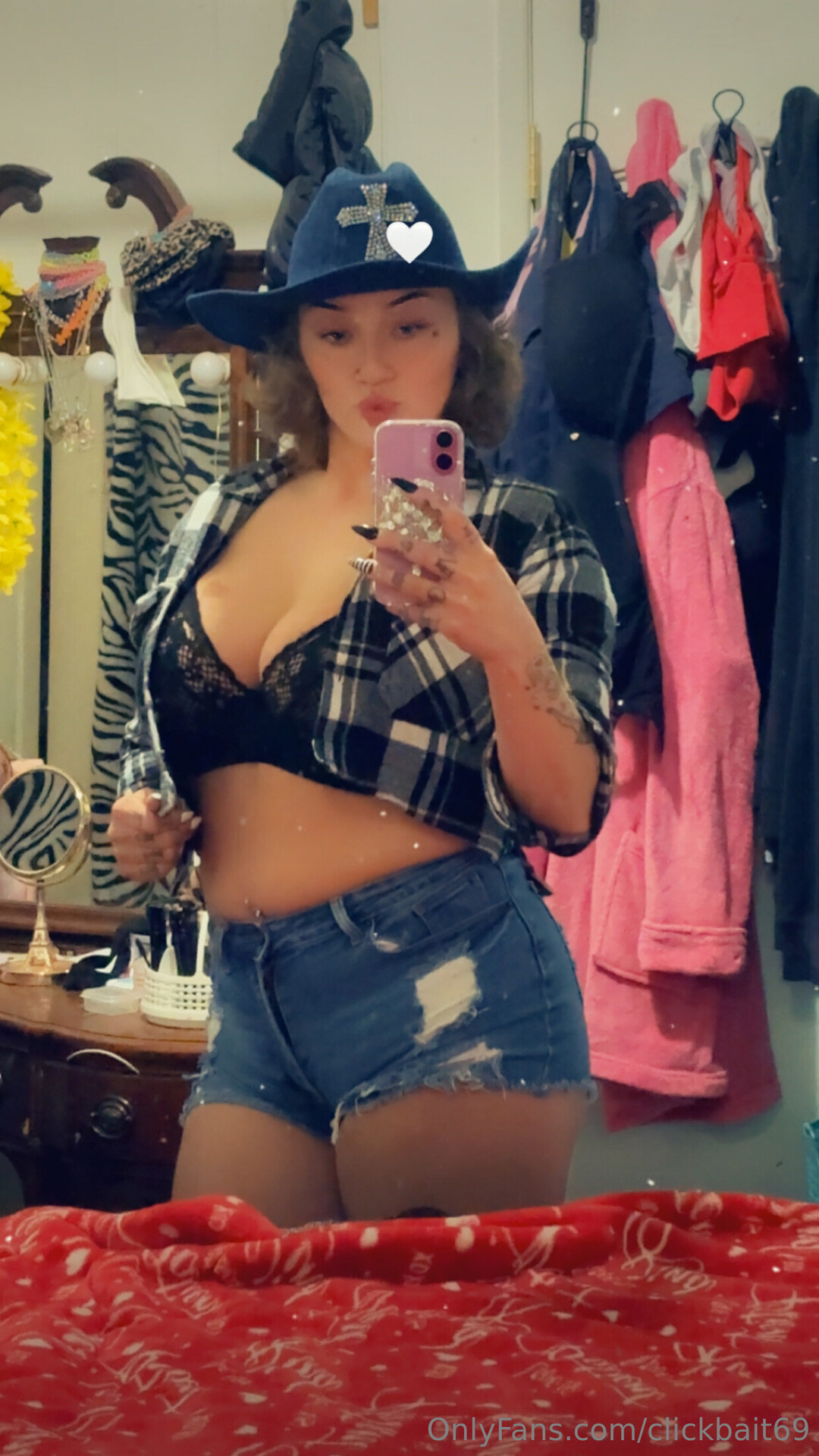 Clickbait69 nude model picture