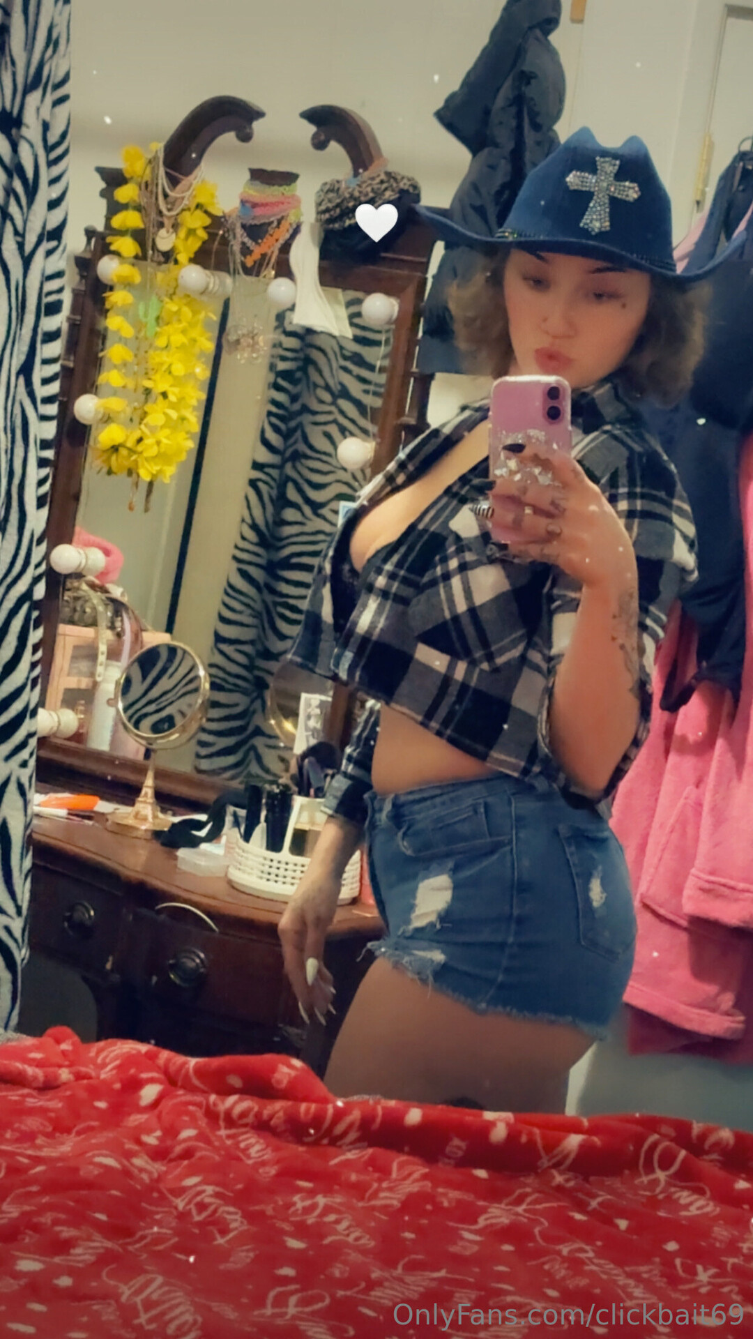 Clickbait69 pretty actress photo