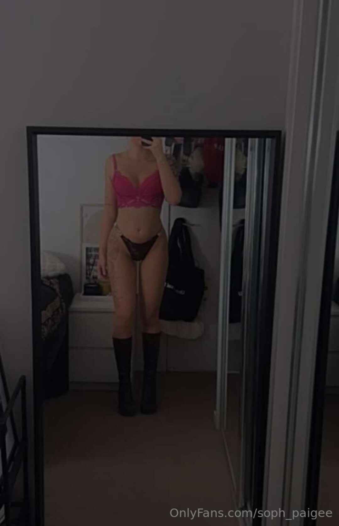Soph Paigee porn model gallery