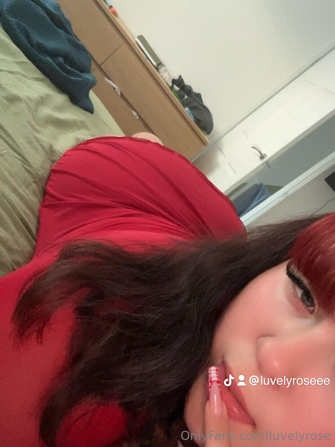 Luvelyrose model naked pics