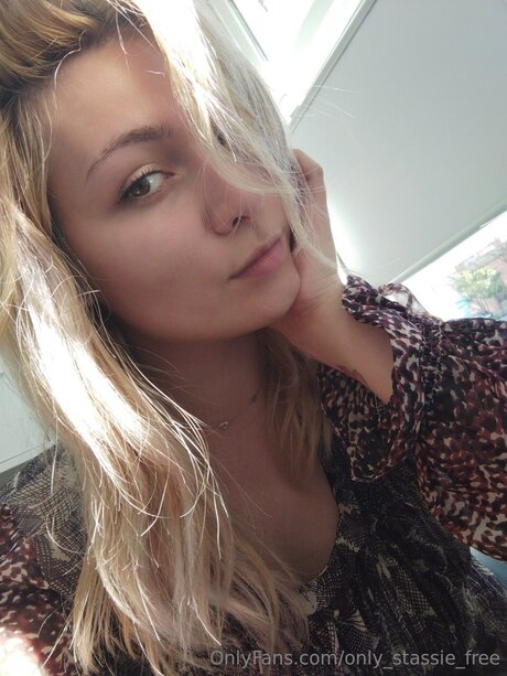 Only Stassie Free pretty model image