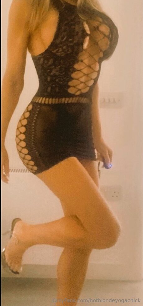 Hotblondeyogachick nude pornstar pics