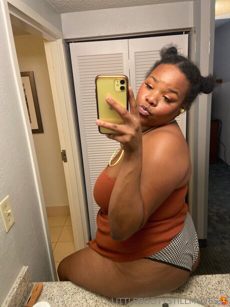 Littlebootystillmoves pornstar naked images