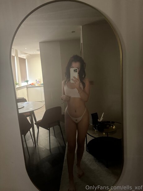 Ells Xof sexy star photo