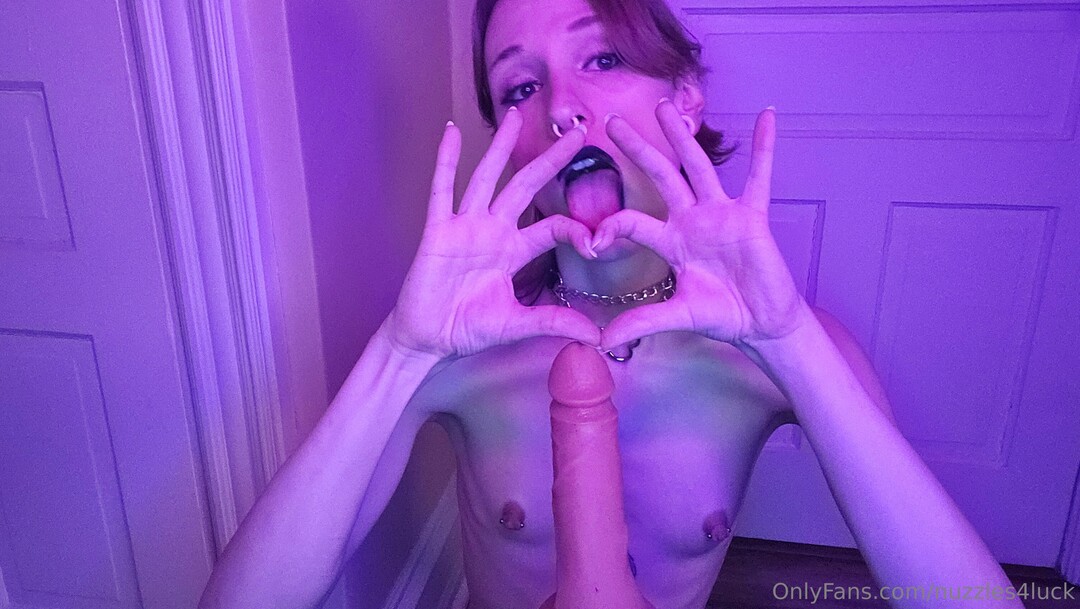 Nuzzles4luckvip star naked pic