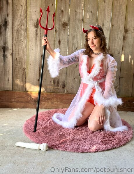 Potpunisher star naked pics