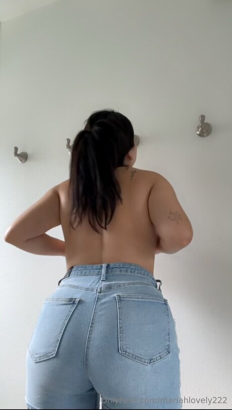 Mariahlovely222 pornstar naked img