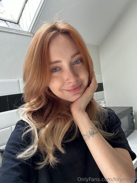 Lolynebel star nude images