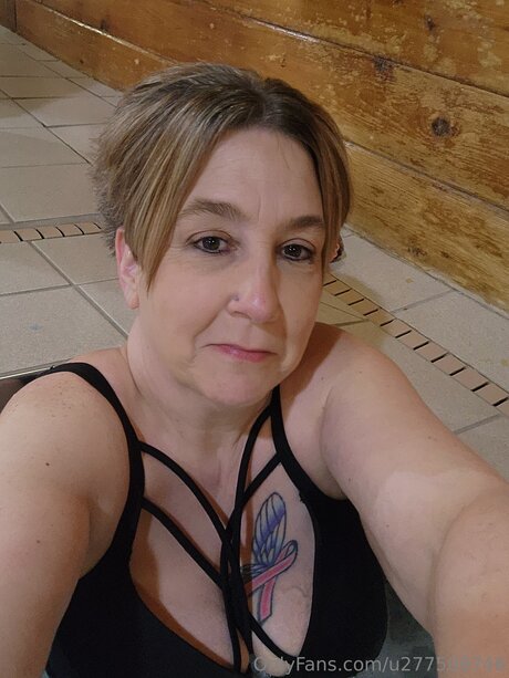 U277509746 sexy model pic