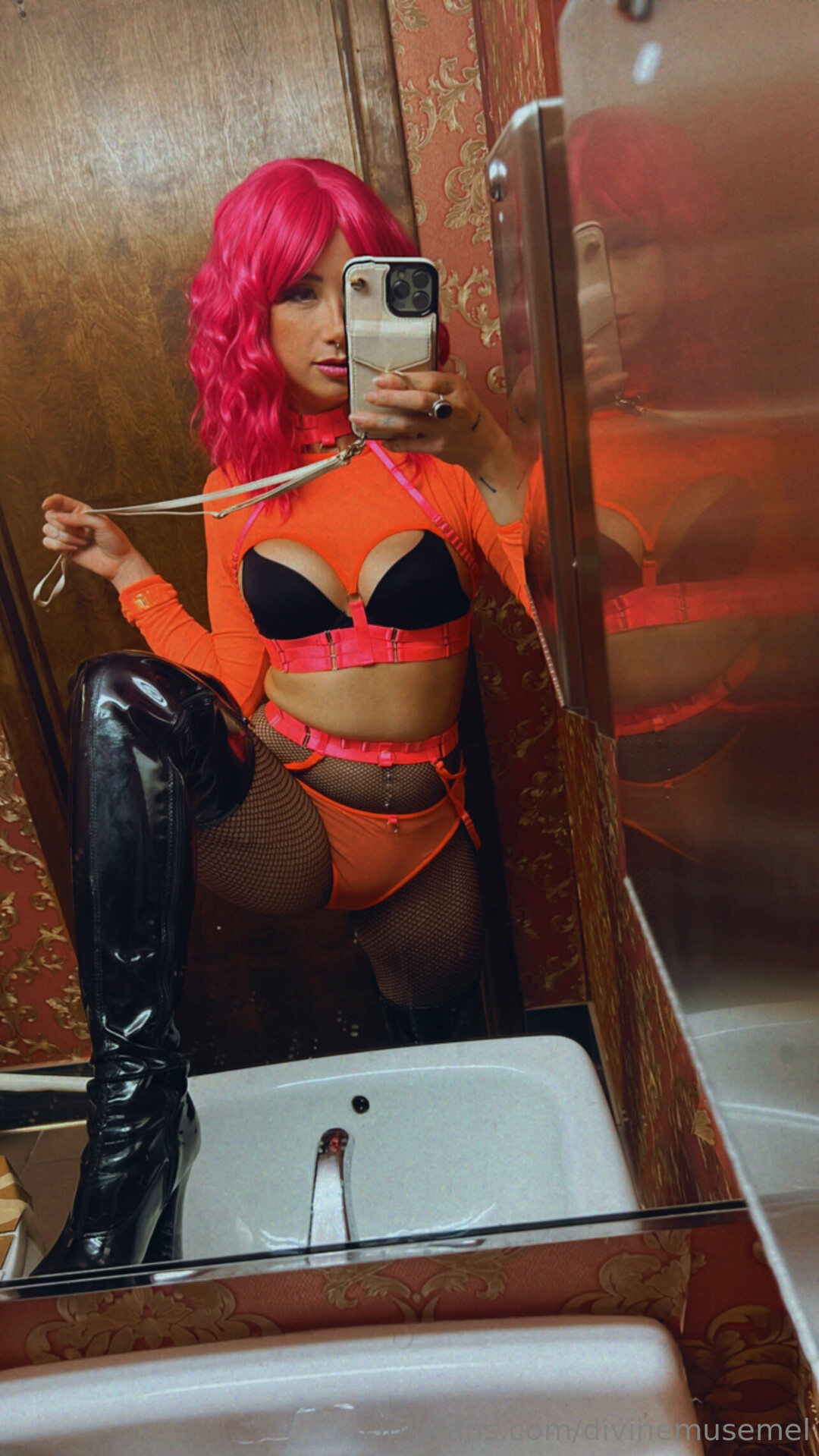 Divinemusemel star hot photo