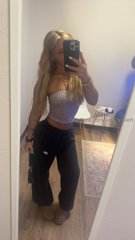 Juliannapeyton star beautiful pictures