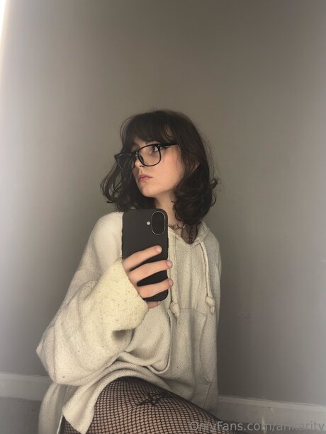 Arikaritv model exclusive picture