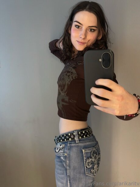 Arikaritv pornstar high quality img