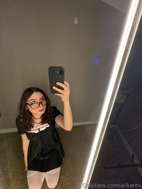 Arikaritv naked pornstar photo